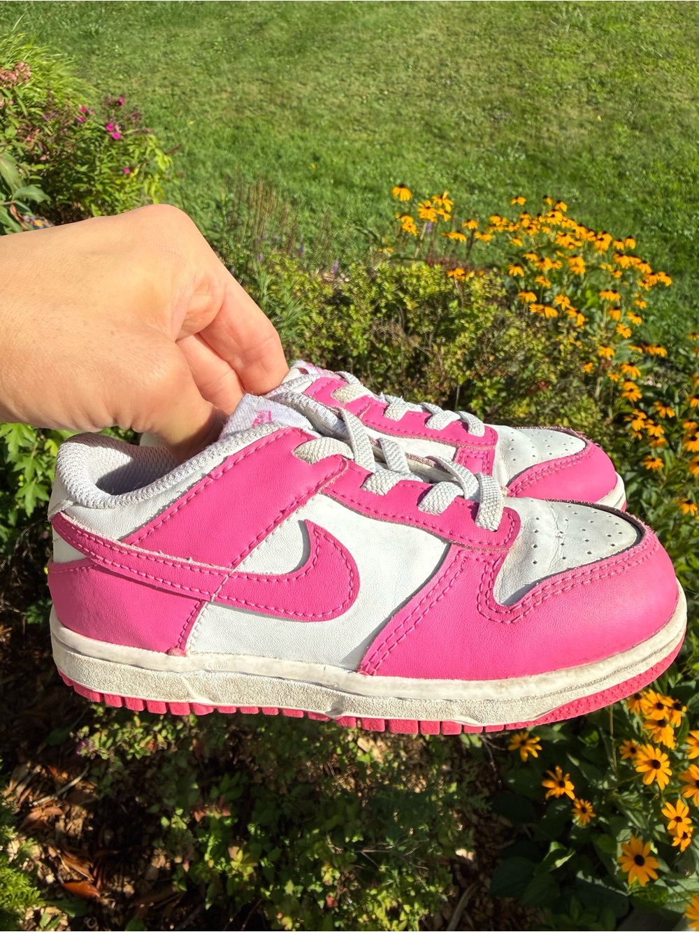 Nike Kids White and Pink Low-Top Sneakers